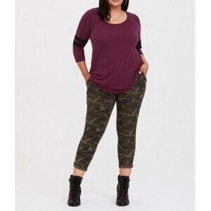 Torrid Top Womens 1X Raw Edge Football Tee Scoop Neck 3/4 Sleeve Burgundy